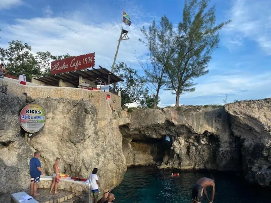 Magic Moments Ja Villa Black River